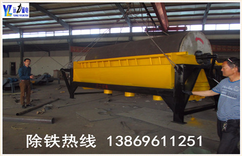 永磁筒式磁選機的分析和設計,永磁筒式磁選機是我公司專為中國磁性貧鐵礦設計的新型干選設備.此種設備特別適用于風化砂,沙螞蟻,火山巖等柔軟性的礦物.自2000年推出CTG干式磁選機以來,該產品廣泛應用于山東,山西,河南,河北,陜西,甘肅,內蒙古,遼寧,安徽,湖北,四川,貴州,西藏和新疆,為選礦客戶創造了相當大的經濟效益,我們做的干選產品深得大多數用戶的信任和贊譽.