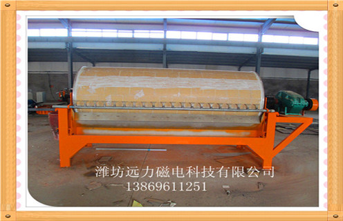 河砂磁選機容易引發(fā)事故的原因,對于河砂礦,如果我們在使用過程中不注意做好防范,是很容易發(fā)生事故的.所以我們必須明白容易引起河砂磁選機事故的原因,從而找到解決的方案. 1.河砂磁選機容易引發(fā)事故的原因 1.1.噪聲危害: 礦山生產(chǎn)過程中的機械設(shè)施在運行過程中會萌生不一樣程度的噪聲,例如:通風(fēng)機.空壓機風(fēng)鎬等高機械噪音設(shè)施;若這些個設(shè)施選型不符合理,又未采取避免噪聲污染的處理辦法,則會對接觸噪聲的作業(yè)擔(dān)任職務(wù)的人萌生噪聲危害,有時候甚至于會誘發(fā)擔(dān)任職務(wù)的人誤操作而引動出產(chǎn)安全意外.