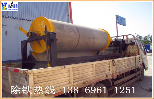 2.磁選機(jī)布置順序的主要部分如下: 飛輪,軸承,圓盤,襯套,軸承,滑輪,具體分析如下:主軸有三個帶有鍵槽的軸段,以減少對 夾緊工件時間,這些軸上的鍵槽應(yīng)在相同的總線上打開. 另外,還為了減少加工刀具的種類和提高勞動生產(chǎn)率,軸上直徑近似的地方,圓角.倒角.鍵槽寬度.砂輪越程槽寬度,退刀槽寬度等盡可能采用相同的尺寸. 3.因為主軸是階梯軸,根據(jù)階梯軸的特點 并且軸上零件的安裝要求也不高,所以上面提到的第二條容易滿足.至于第三條:軸的制造工藝性,主要是指便于加工和裝配軸上的零件.并且生產(chǎn)率高.成本低.一般來說,結(jié)構(gòu)越簡單,工藝性越好. 4.應(yīng)該盡量簡化軸的結(jié)構(gòu). 為了便于裝配零件并去掉毛刺,軸端應(yīng)制出45度倒角.在需要切制螺紋的軸段,應(yīng)留有退刀槽.起尺寸都可查有關(guān)的標(biāo)準(zhǔn)和手冊.若需要磨削加工的軸段,應(yīng)留有砂輪和越程槽.