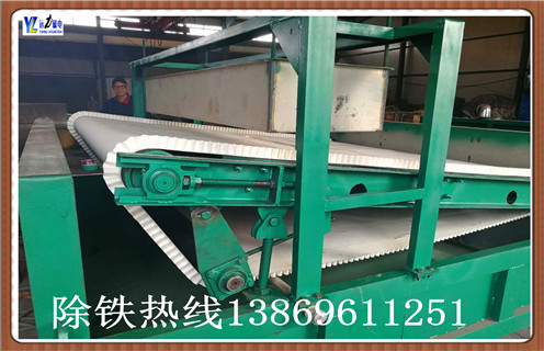 CT干式磁選機 強永磁滾筒 磁選機 干選磁選滾筒6018,好用的永磁筒式磁選機,遠力生產的永磁筒式磁選機適用于冶金礦山,礦山加工等企事業單位和個人用戶,用于選擇磁性礦物微粒,或者去除非磁性礦物混合磁性礦物. 1.永磁體筒式磁選機的表面磁場強度遠高于普通永磁體磁選機的表面磁場強度.易于操作,管理和維護,并且在各種磁選機中使用時具有明顯的節能和省電性能.永磁筒式磁選機的磁筒可以配備三種槽,即半逆流槽(CTB),下游槽 (CTS)和逆流槽(CTN),以滿足不同的分選要求.